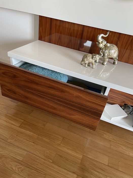 Móvel Sala Estar Lacada Alto Brilho Branco e Pau Ferro