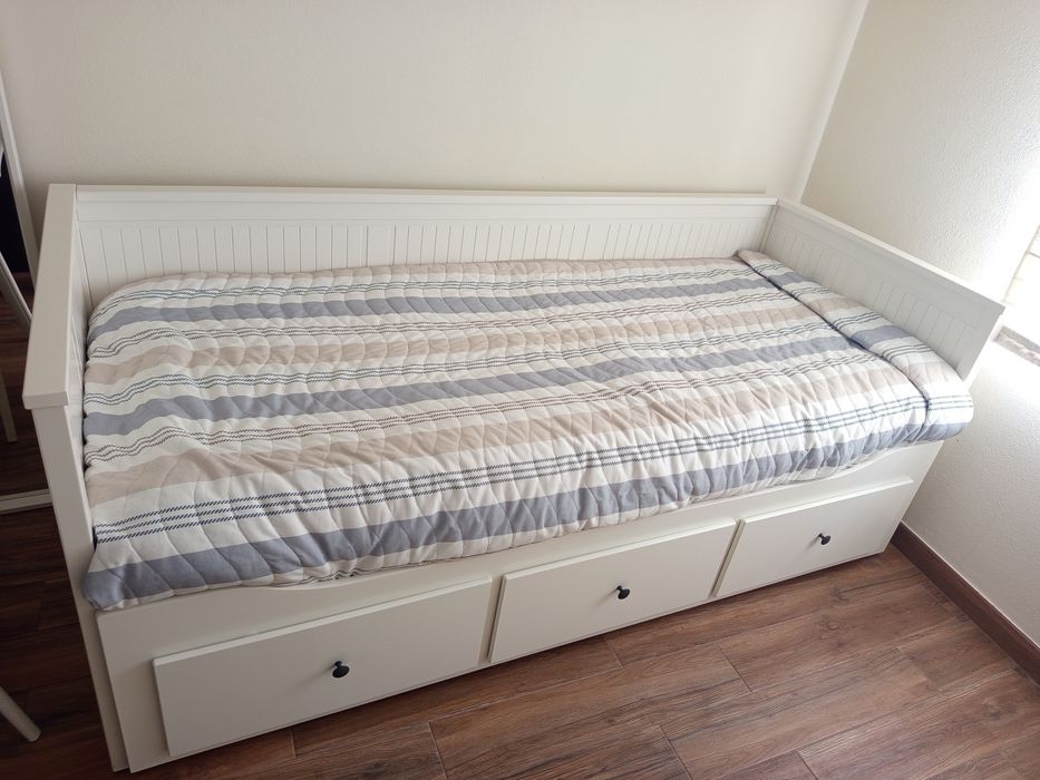 Cama dupla do Ikea com dois colchões