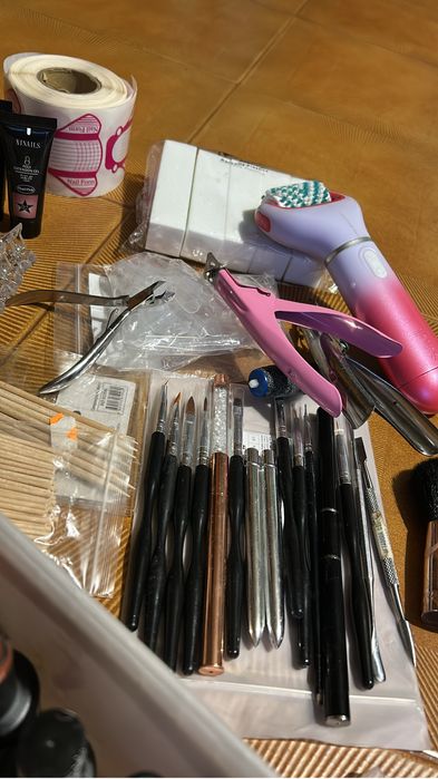 Vendo kit unhas gel POR FAVOR LER TODO O ANUNCIO!