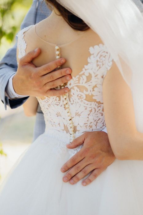 Весільна сукня біла