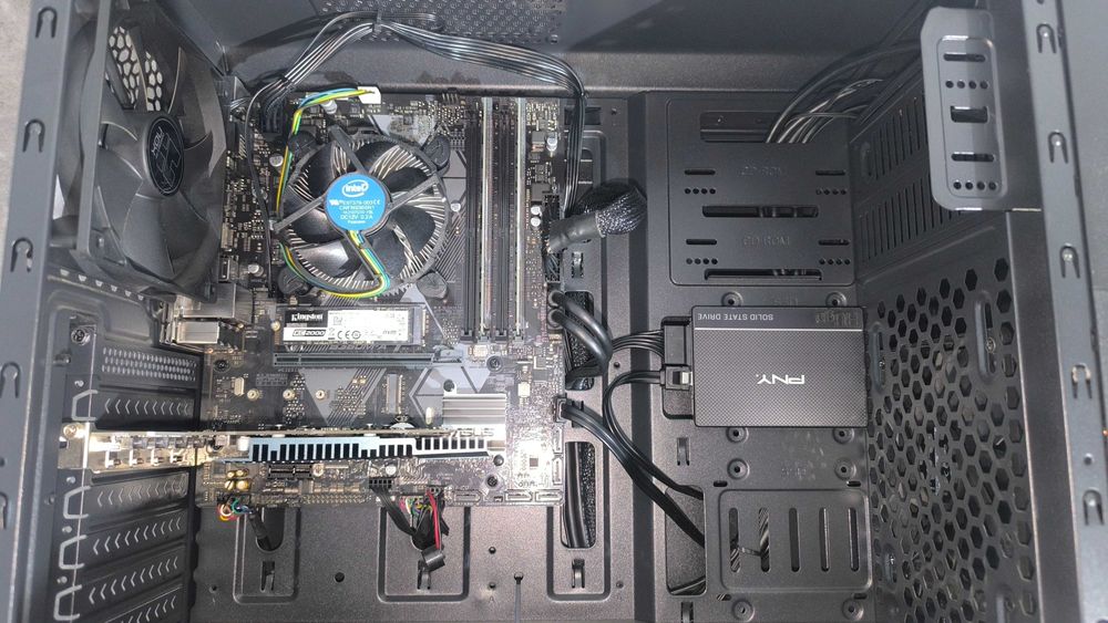Intel i5-9400 6 Cores | 8GB DDR4 | NVMe + SSD | GT730 2GB 4 HDMI | Win11 Pro -  Excelente Estado - [LER DESCRIÇÃO]