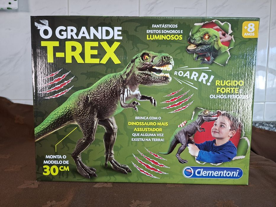 Clementoni O Grande T-Rex – dinossauro com sons e luzes