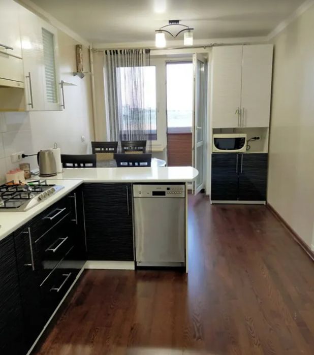 Продаж 3к квартири 82 кв. м на вул. Академіка Сергія Корольова