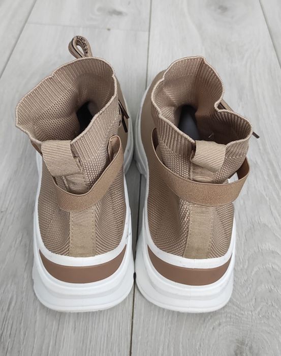 Beżowe elastyczne sneakersy r 39/40