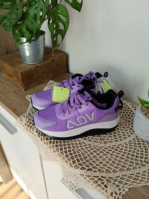 Damskie sneakersy adidasy tenisówki 37 o szerokim kroju AOV