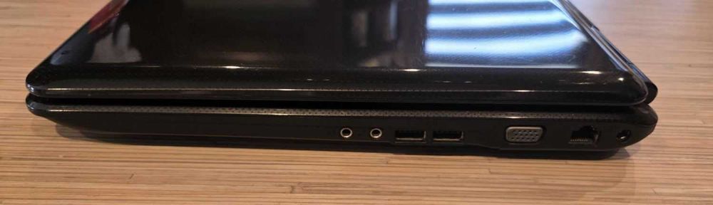 Laptop ASUS K701C 17" Intel Care 2 Duo  GeForce GT220M 4Gb RAM