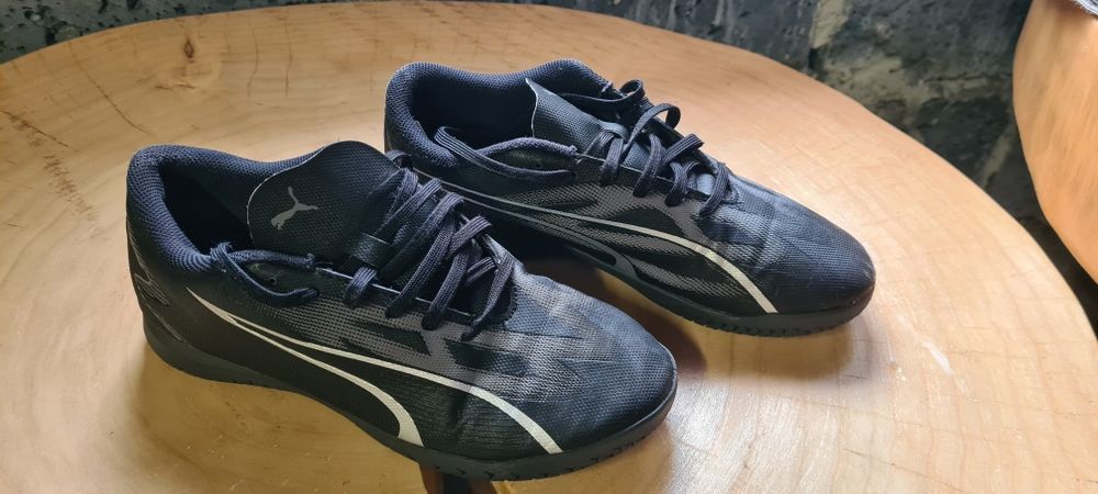 Używane buty  halówki Puma 38.5 wkładka 24.5 cm