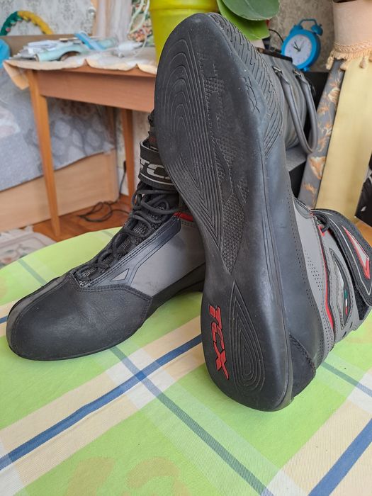 Мотоботы продам черные