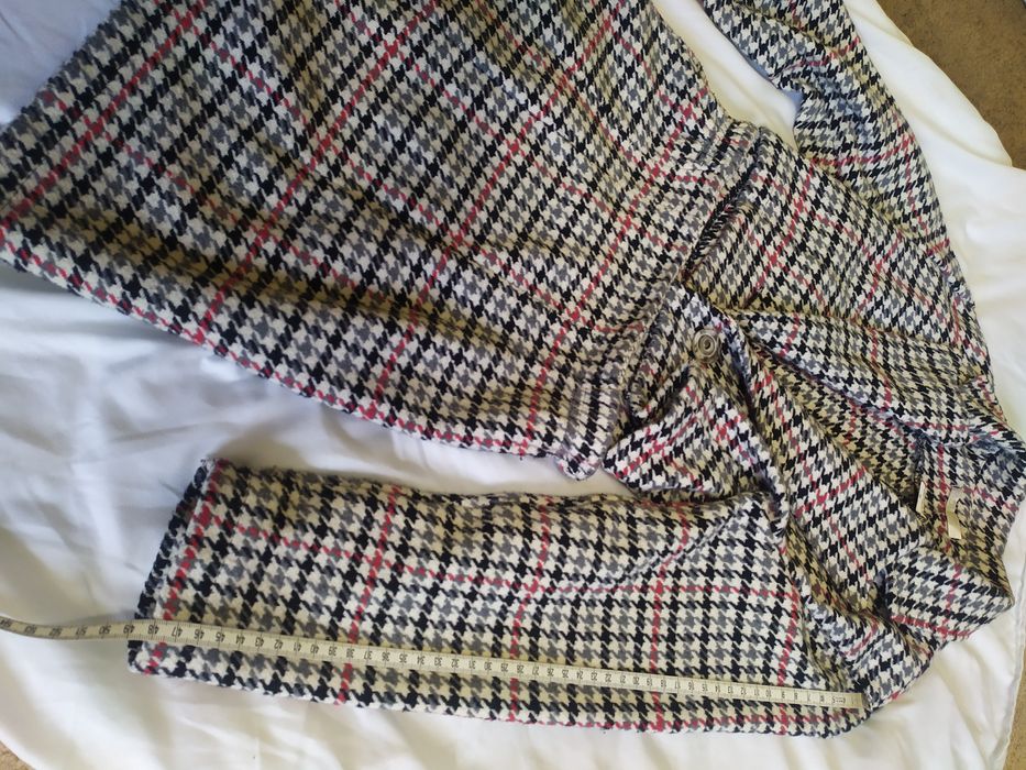 Костюмчик зі спідницею. Дуже гарний.Піджачок укорочений.  Стан нового.