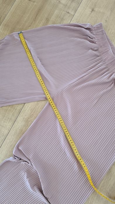 Plisowane spodnie. Pudrowy róż. Rozmiar od L, XL do XXL