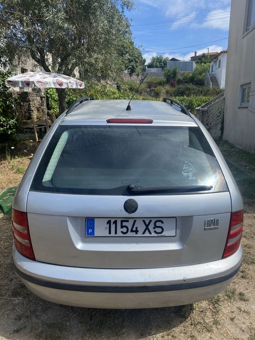 Skoda Fabia Break 1.4 gasolina • Económica • Inspeção até 07/2027