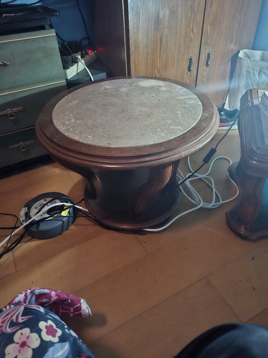 Mesa de centro lindíssima em madeira e mármore