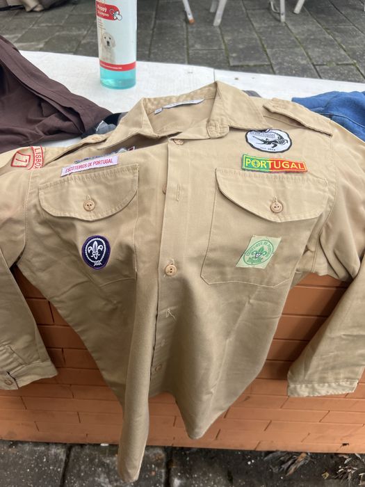 Fato de escuteiro camisa e calcao e o lenco tamanho S