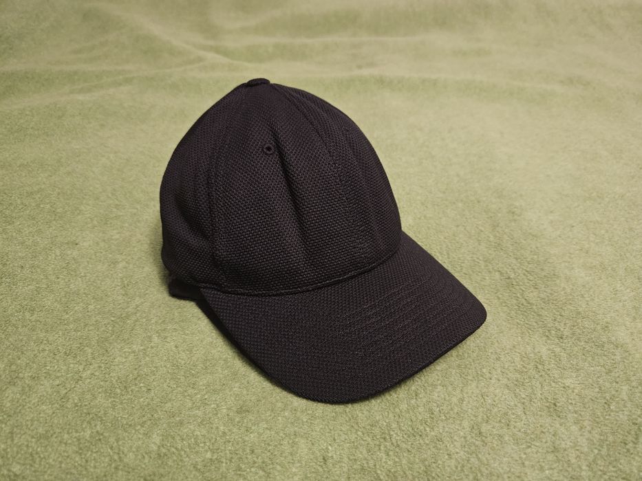 Czapka z daszkiem czarna