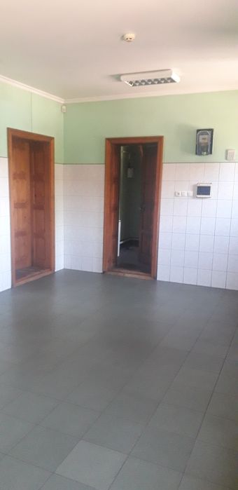Продається комерційне приміщення  вільного призначення (магазин).