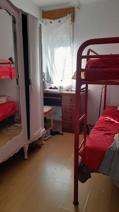 Quarto alugar  2 jovens estudante/trabalho