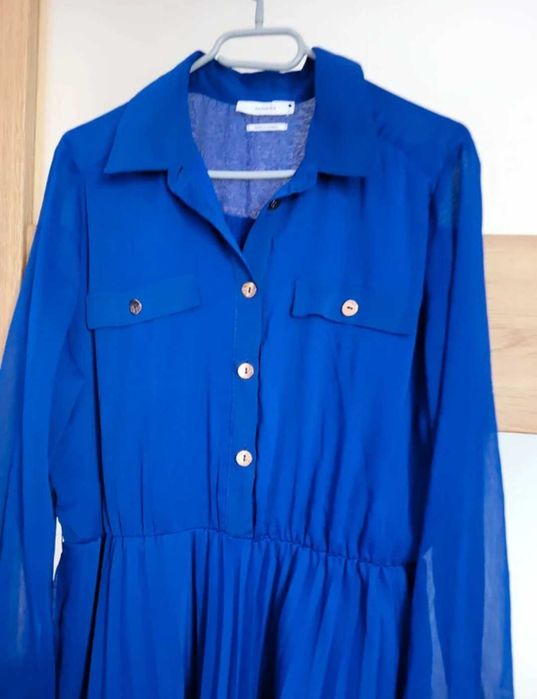 Reserved dluga plisowana sukienka kobaltowa