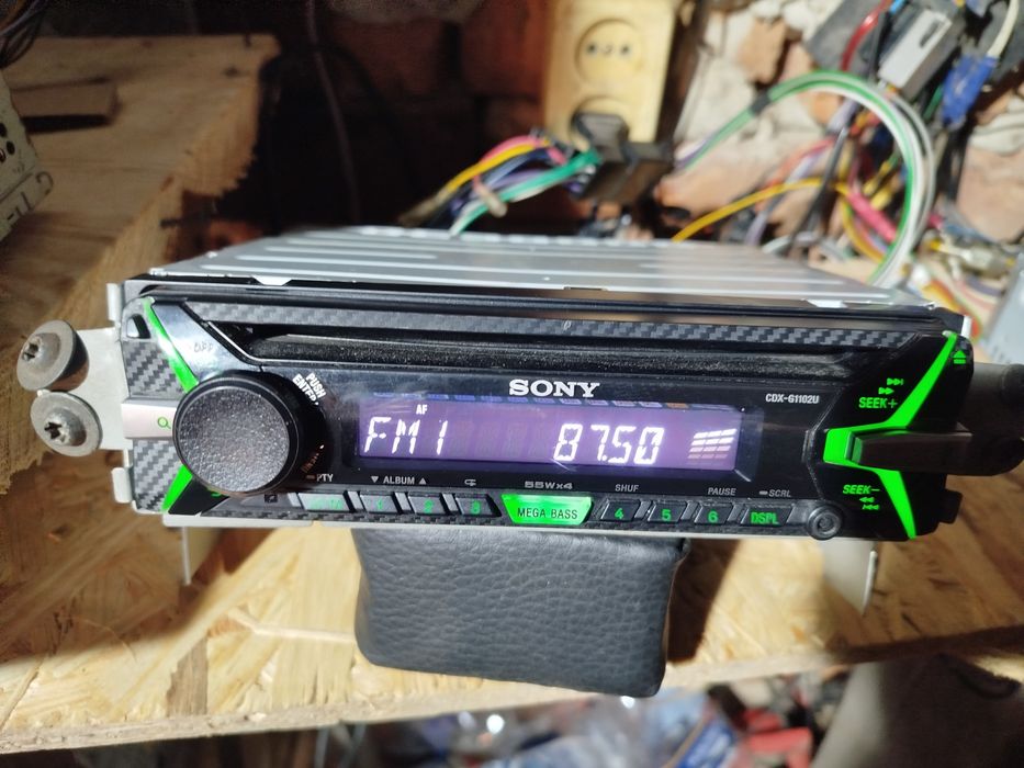 Оригінальна Автомагнітола