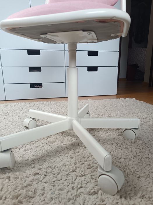 ÖRFJÄLL dziecięce kdzesło biurowe IKEA różowe dla dziewczynki
