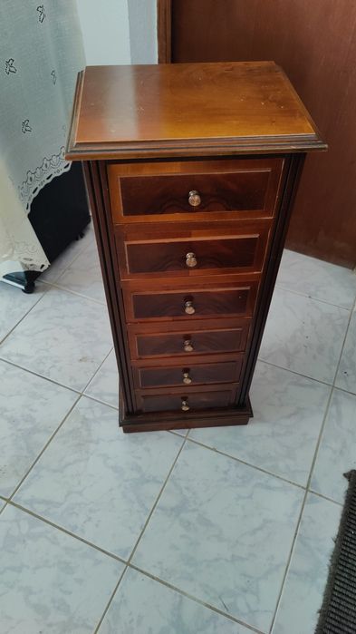 Moveis de apoio estado novo