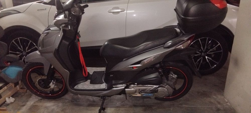 Scooter Sym  125