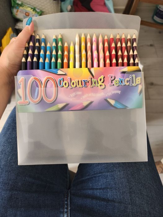 Duży zestaw 100 kredek (brak 3 sztuk)