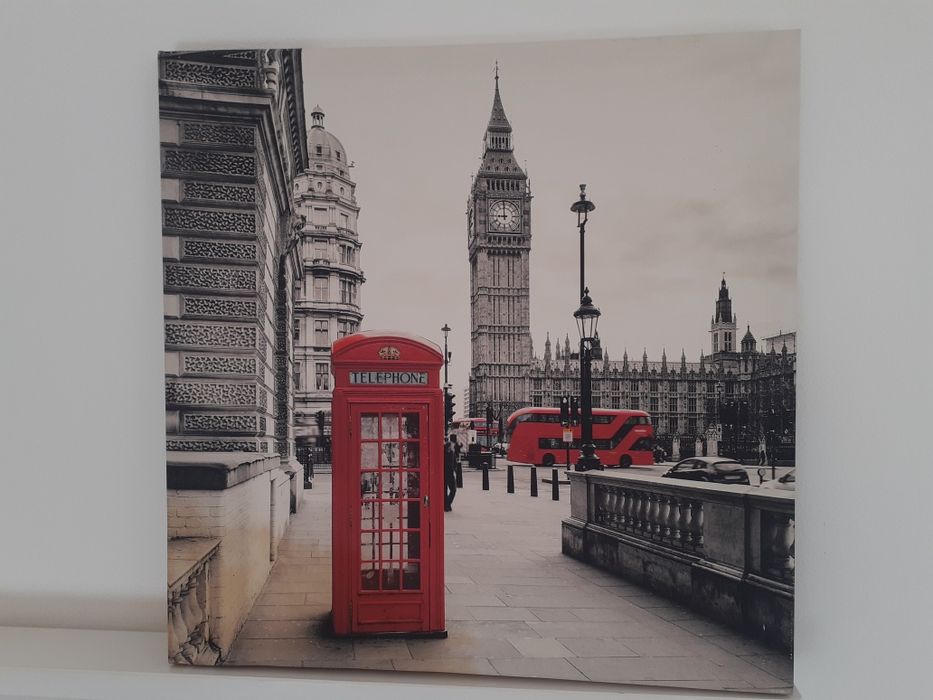 Pósteres com fotos de Nova Iorque, Londres e mapa da UE