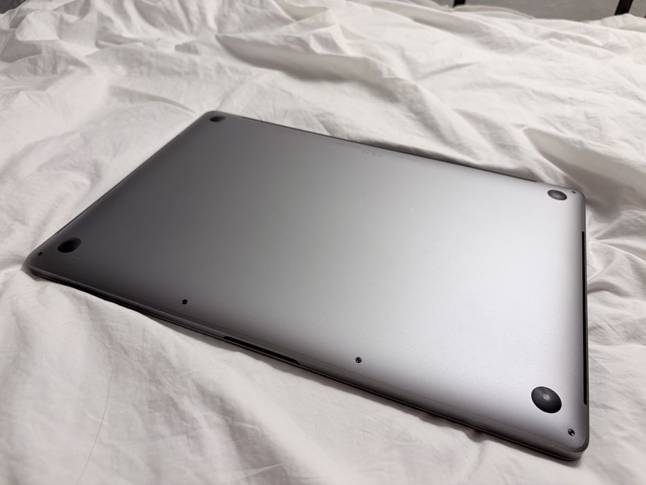 MacBook Pro 16-cali, 2019 z pudełkiem komplet