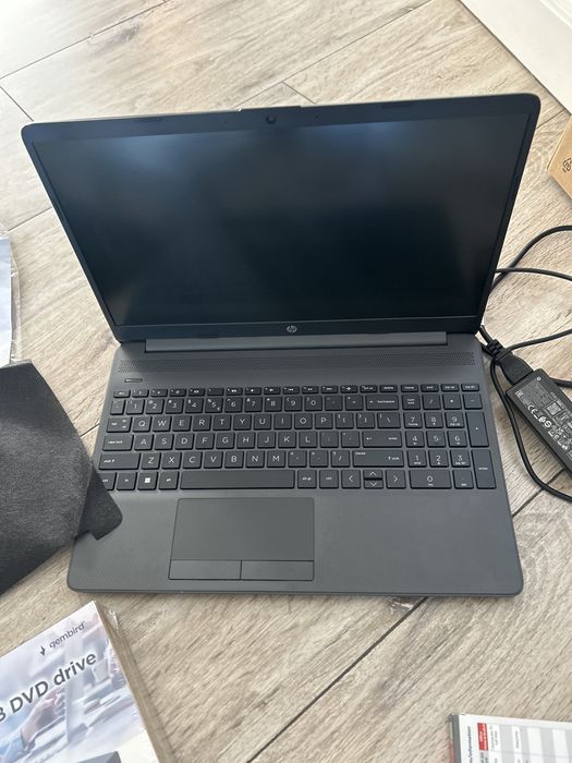 Laptop-HP 25G8 Ath3150U
