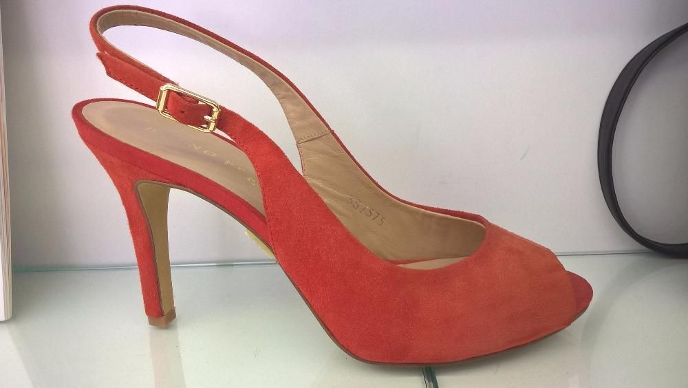 szpilki koralowe r. 36.38,39,-Bruno Premi