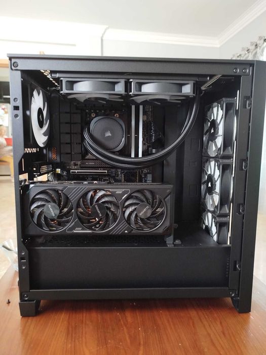Gigabyte NVIDIA RTX 5070 - Como Nova494052980095068162