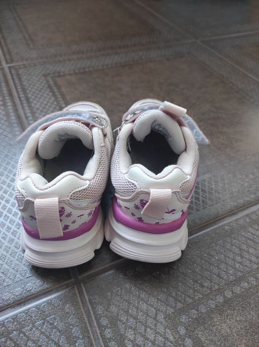 Кросівки на дівчинку