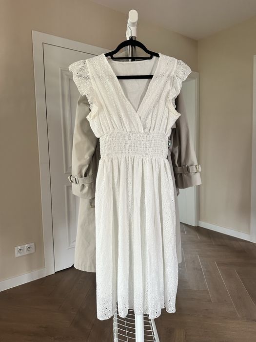 Sukienka vintage midi krotki rekaw falbany falbanki dekolt serek vneck karo