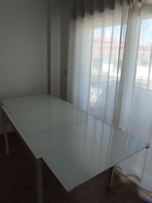 Conjunto Sala Conforama Branco Lacado: Móvel TV + Vitrine + Mesa Extensível (Vidro)