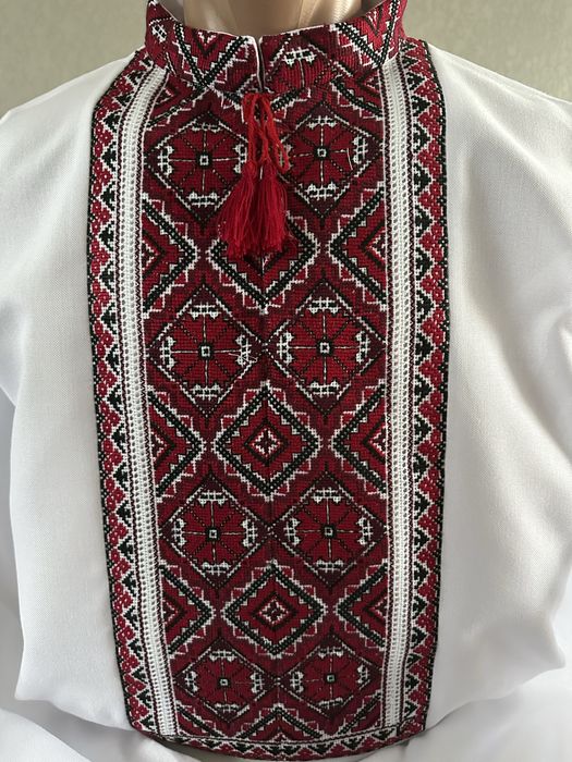 Вишиванки ручноі роботи