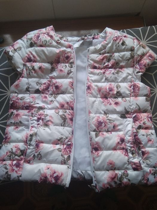 Дуже мила весняна жилетка