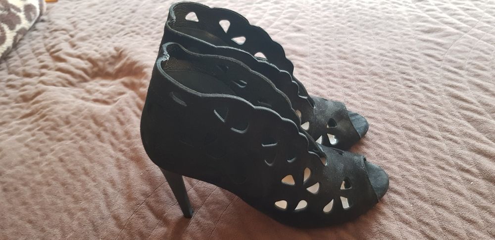 Carinii buty rozmiar 37 nowe