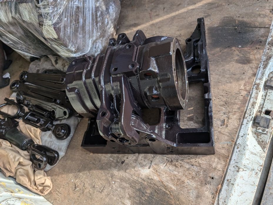 МТЗ 82 892 1025 1221 Бочка брус рамка Палець Міст Мост мТз трактор