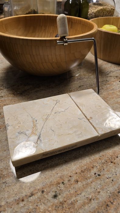 marmurowa krajalnica do sera