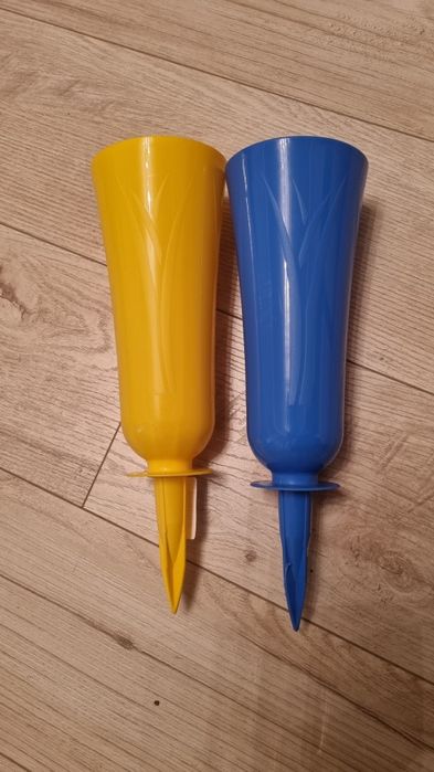 Ваза пластиковая с колышком для фиксации в грунт Украина