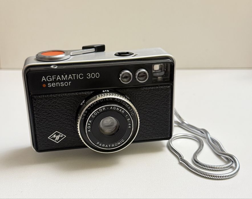 Stary zabytkowy aparat fotograficzny Agfamatic 300 sensor