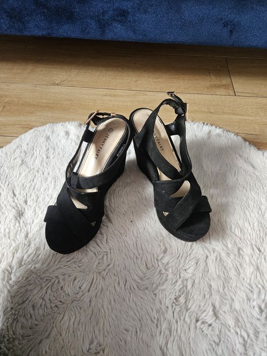 Buty na koturnie czarne 37