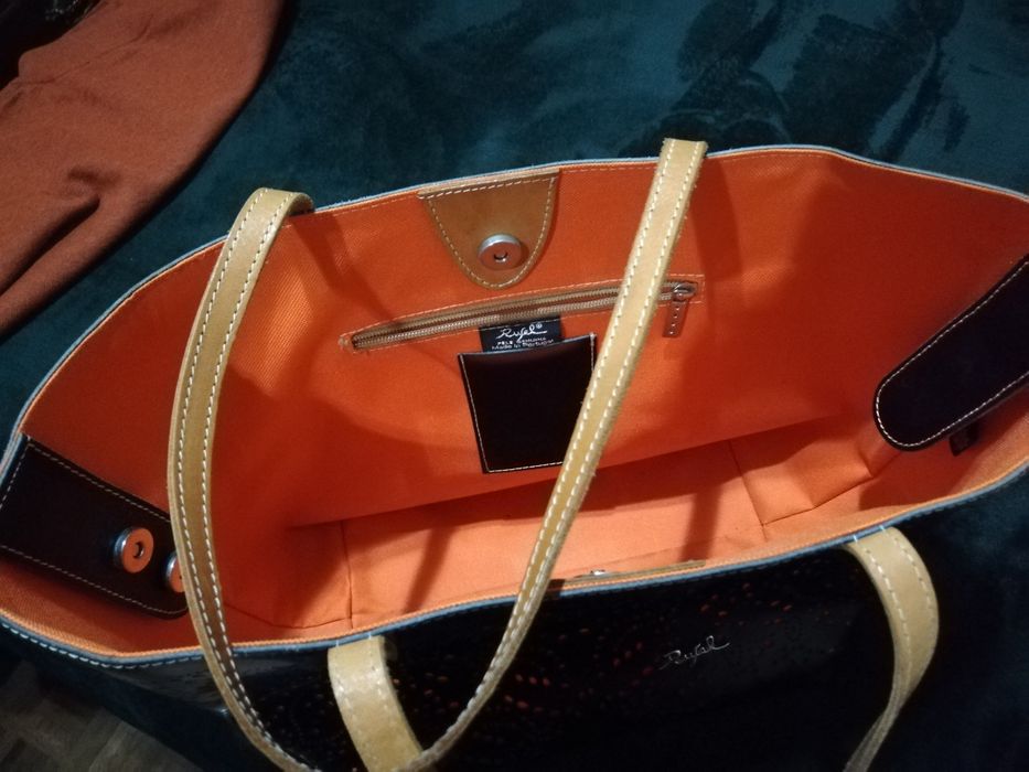Mala, saco preta e laranja no interior em pele