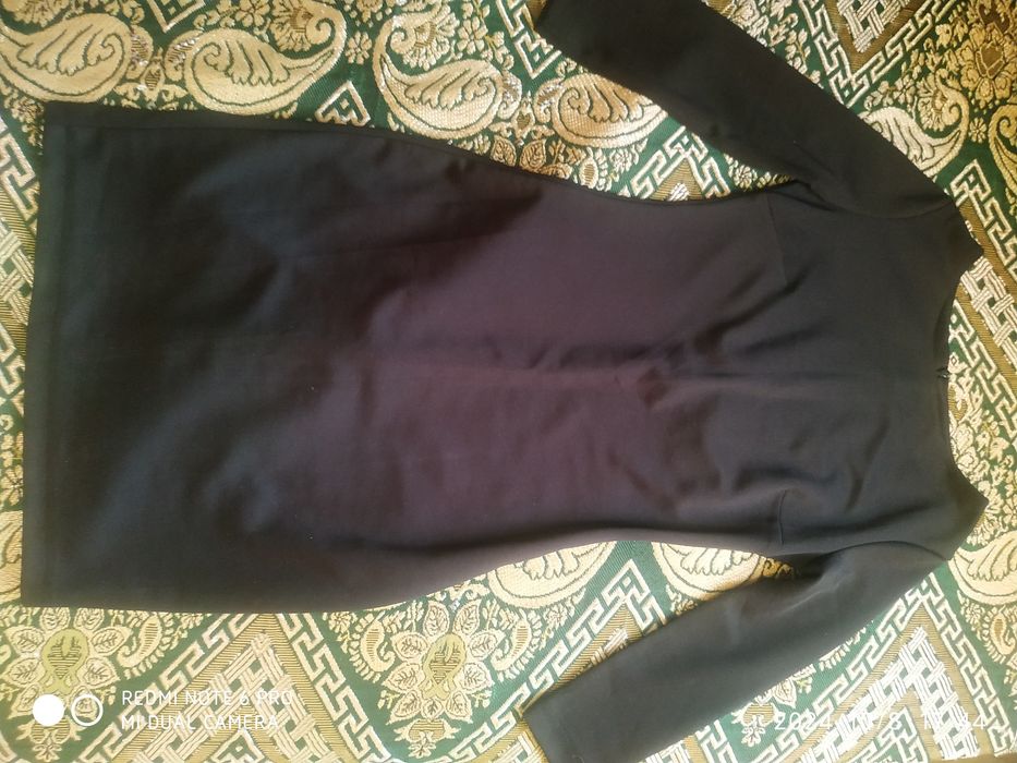 Маленька чорна сукня.