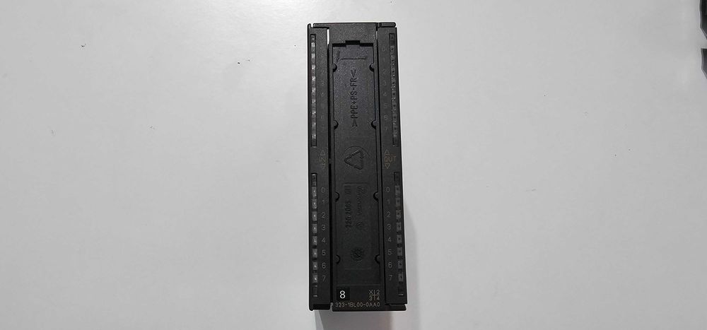 Siemens Simatic SM323 moduł we/wy DI16/DO16xDC24V 6ES7323-1BL00-0AA0