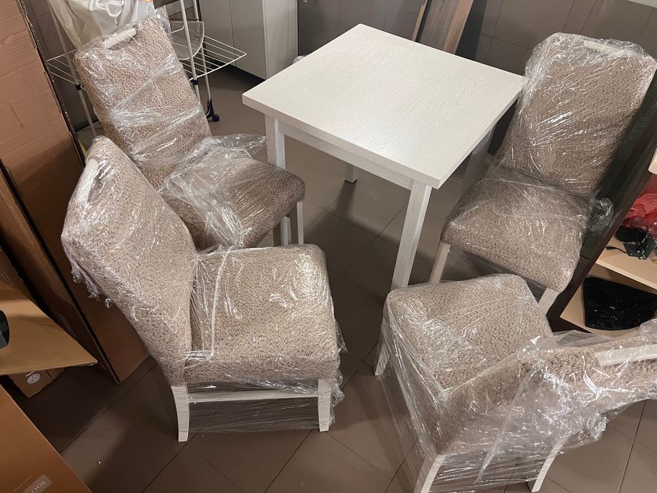 Стіл кухонний 70*70 деревʼяний + 4 крісла