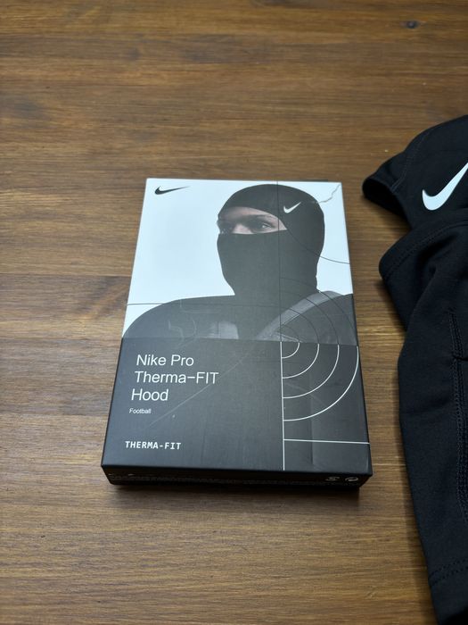 Czarna kominiarka sportowa Nike Pro, uniwersalna, nowa