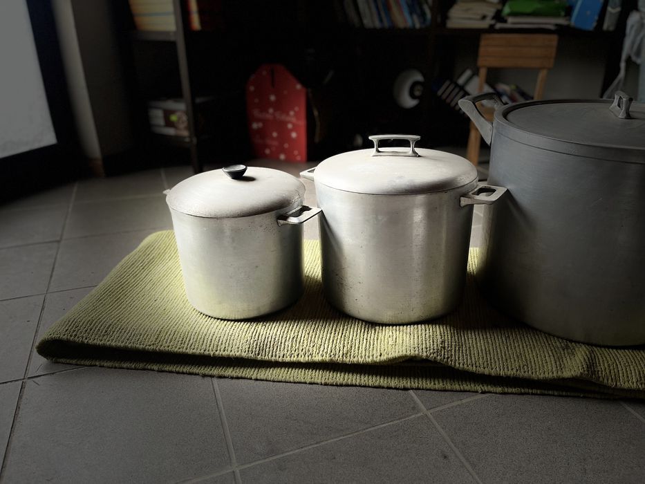 Conj. de tachos de alumínio pesado, antigos e em bom estádo.