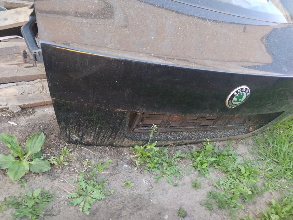 skoda octavia II klapa bagaznika hb  czarna 9910