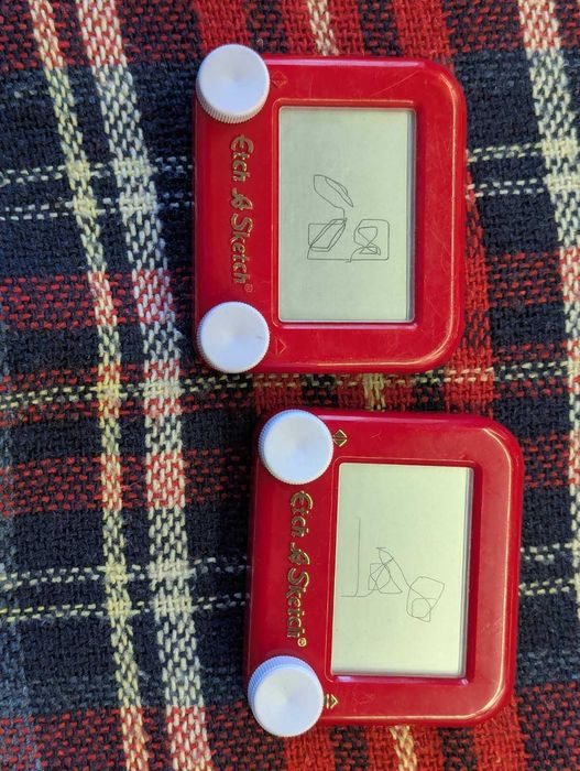 игрушка для рисования Etch A Sketch Pocket (карманная версия)